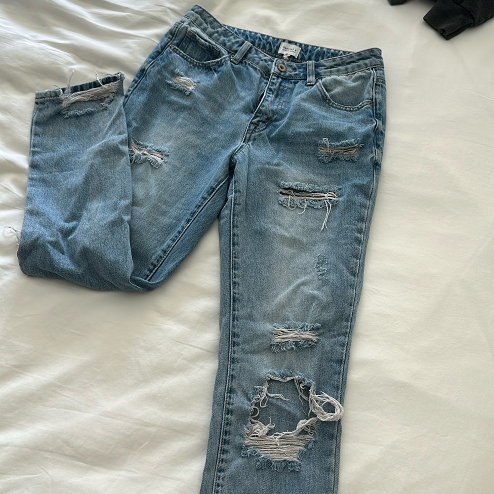 Light wash Distressed Ripped Jeans